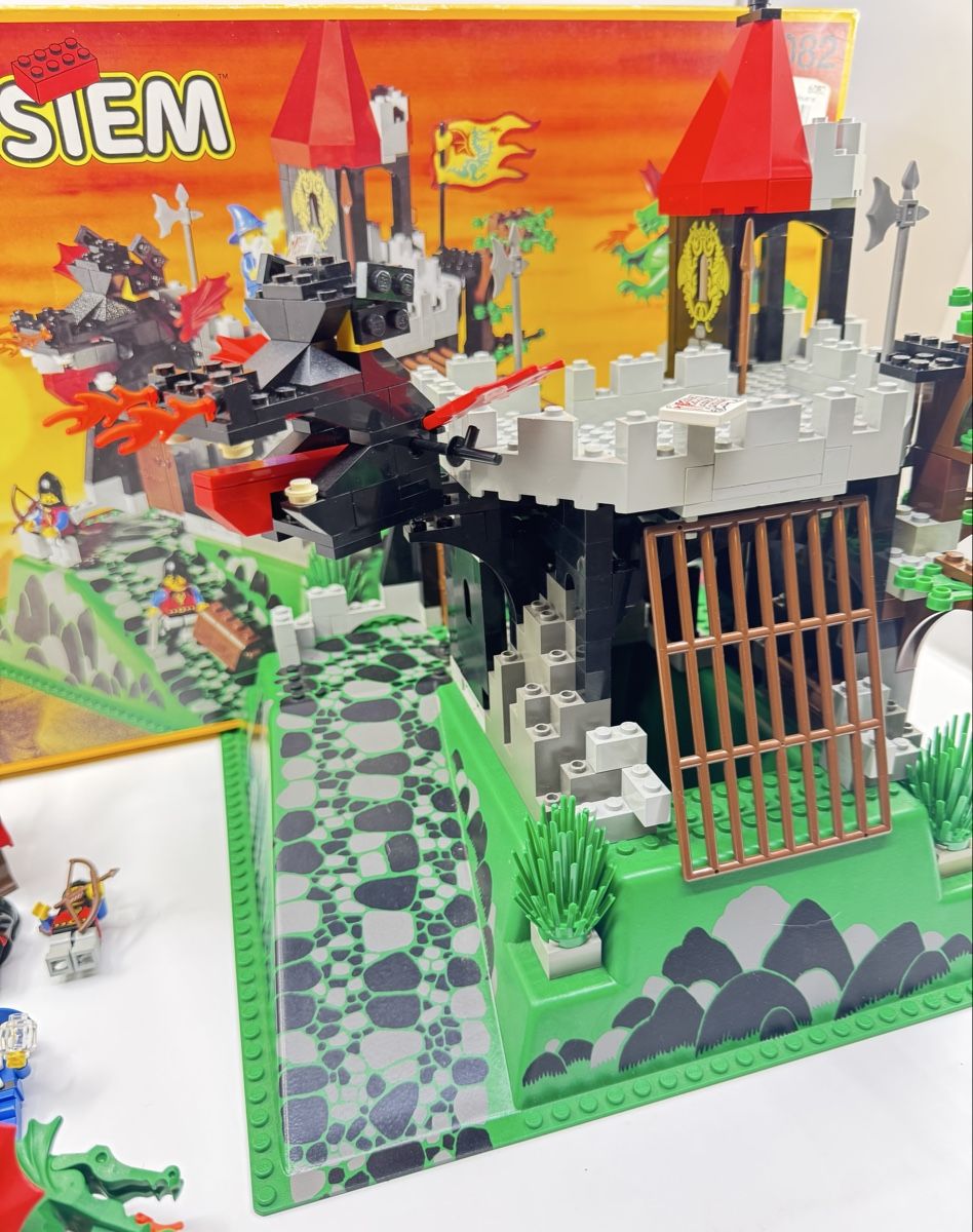 Lego Kit di costruzioni: Lego System 6082 Castle Fire Breathing Fortress – Usato da Herisau venduto da Seyashop1 2