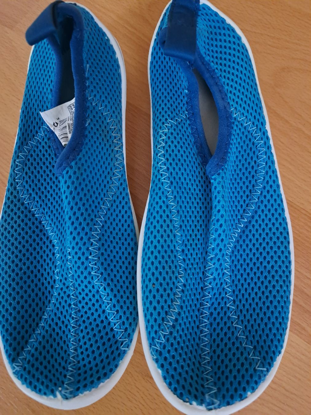 Decathlon Scarpe per ragazzi: Badeschuhe Grösse 33 – Usato da Kloten venduto da sbine80 2