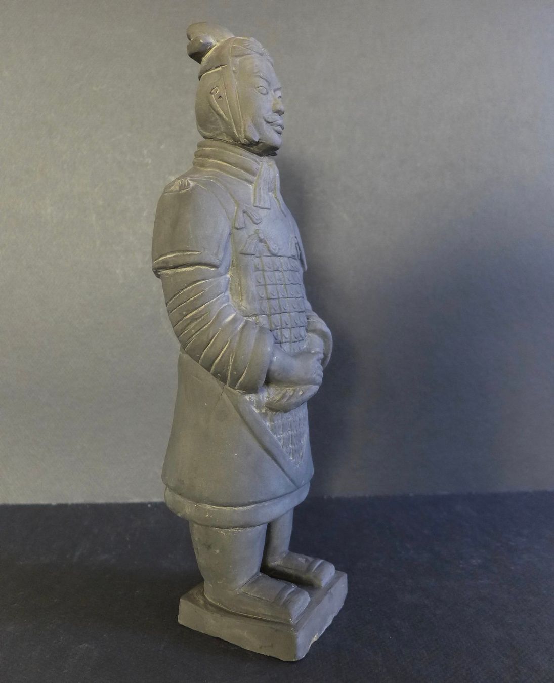 Statuette: China-Krieger aus Stein, 28 cm. – Usato da Chur venduto da Bombai01 1