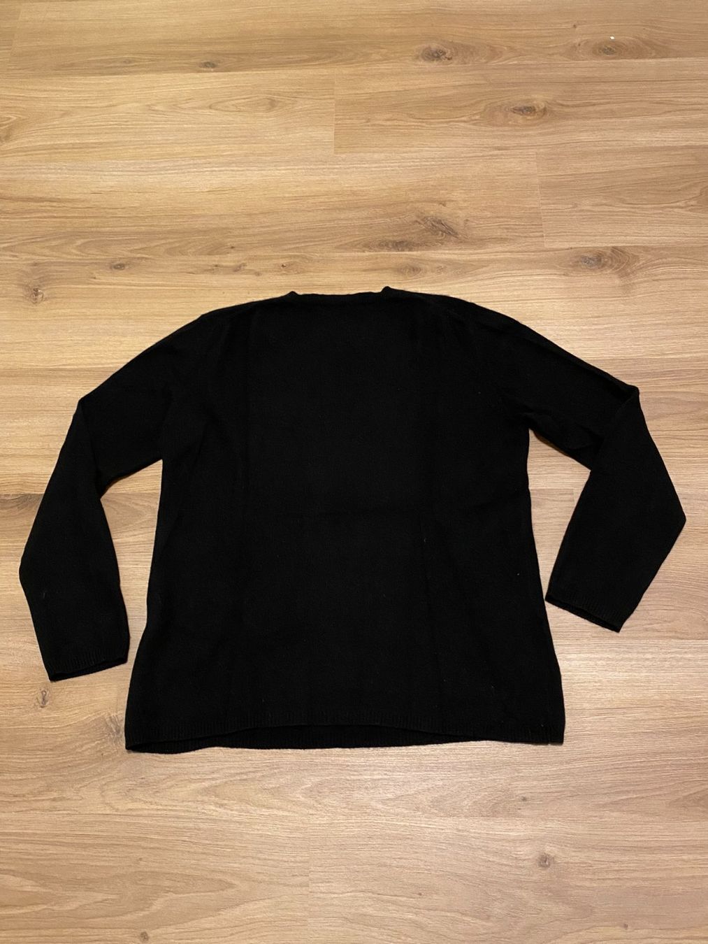Pullover & Sweatshirts: Pull noir manches longues très doux – Gebraucht aus Delémont von elena_neuhaus 1