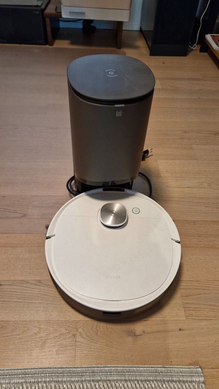Ecovacs Aspirapolveri & Accessori: Ecovacs Deebot Ozmo T8 Saug und Wischrobotor – Usato da Schlieren venduto da Dani.r.c
