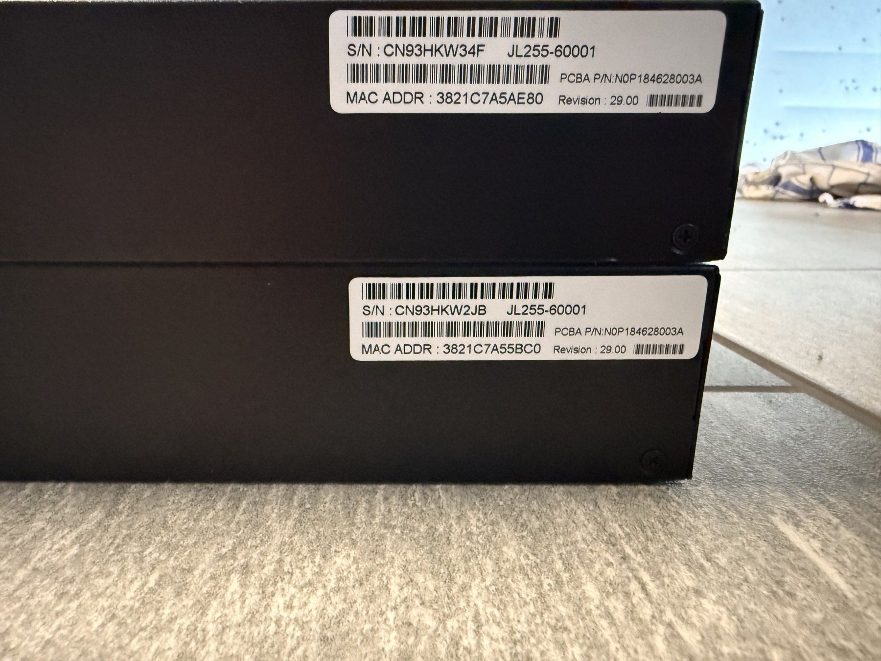 Hewlett Packard Hub & Switch: 2x HPE Aruba 2930F 24G 4SFP+ Stack JL255A + Kabel – Usato da Wolfhausen venduto da mat_sq7r 3