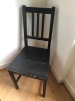 Schwarzer Holzstuhl - Vintage Chic für Dein Zuhause!