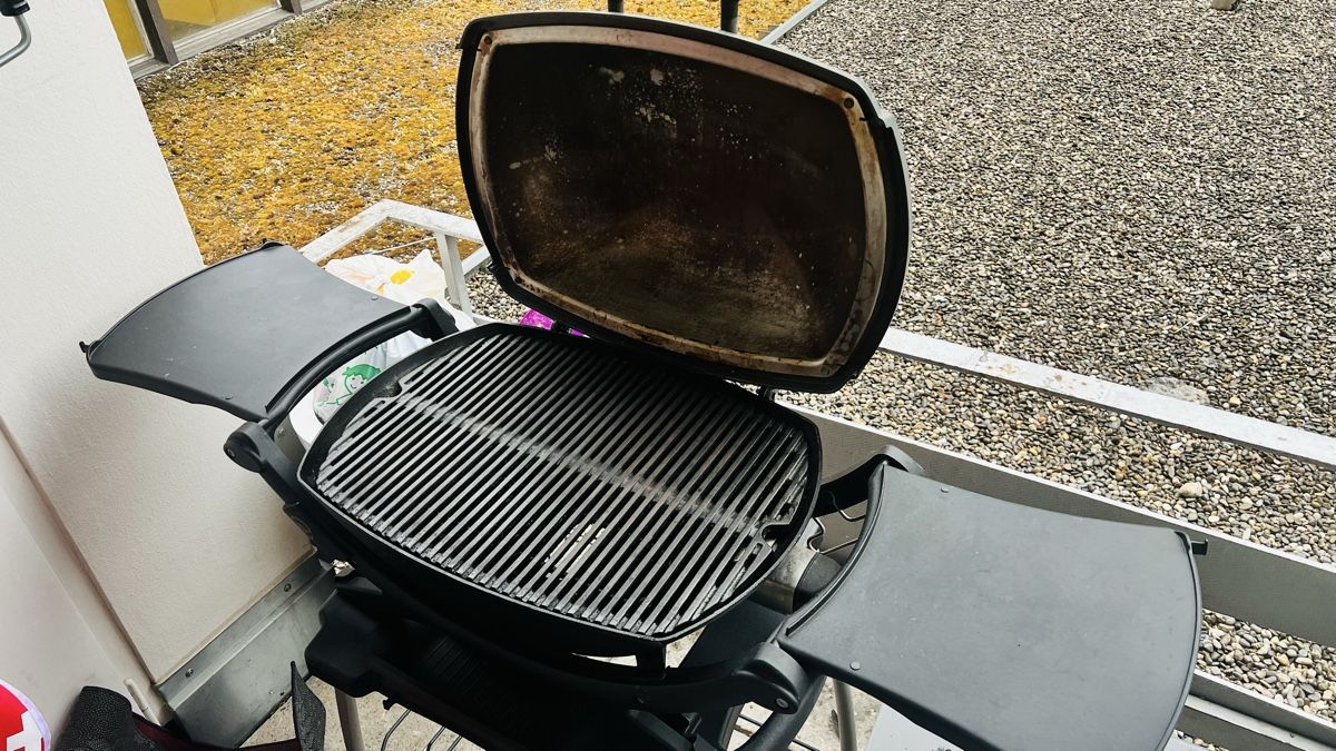 Weber Griglie: Weber Elektrogrill mit Gestell   – Usato da Basel venduto da Nikitan 2