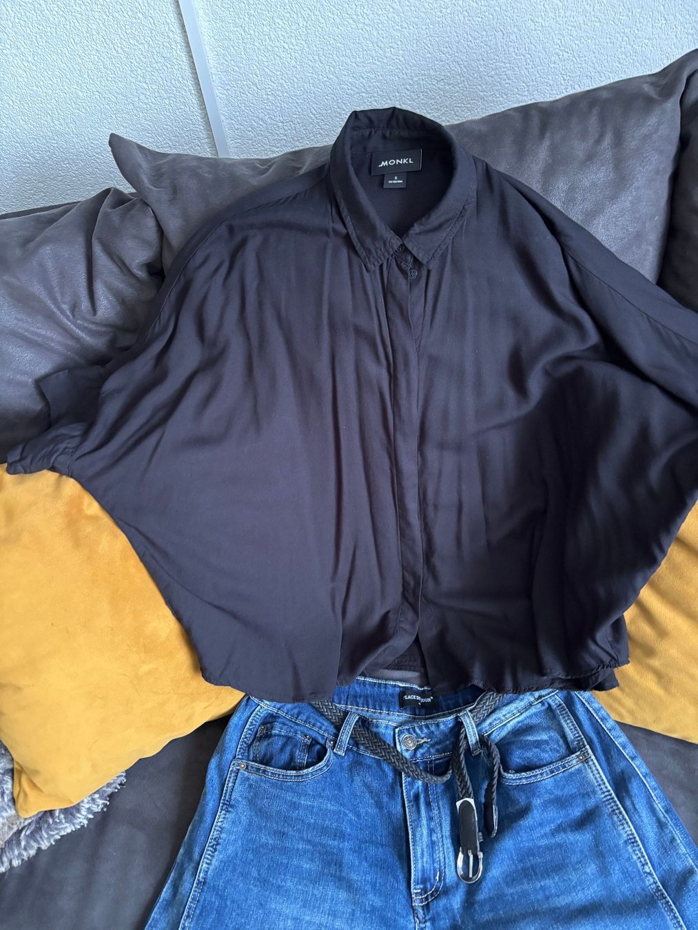 Monki Chemisiers: MONKI Bluse Oversize neuwertig – Neuf (Voir description) à Merishausen par yourdream 2