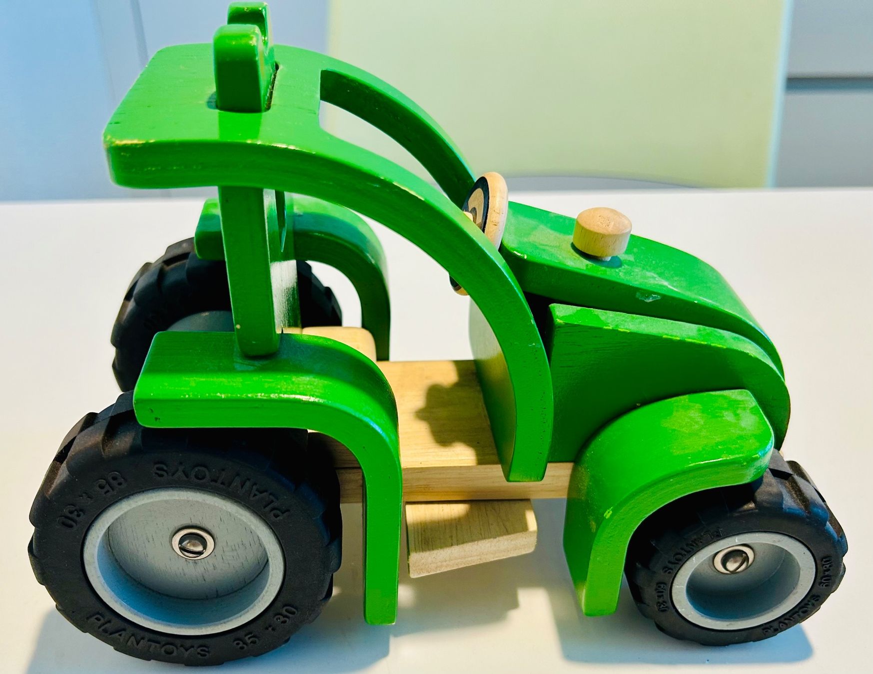 Plantoys Jouets: Holztraktor mit Anhänger – D'occasion à Riedholz par Abendsonne 1