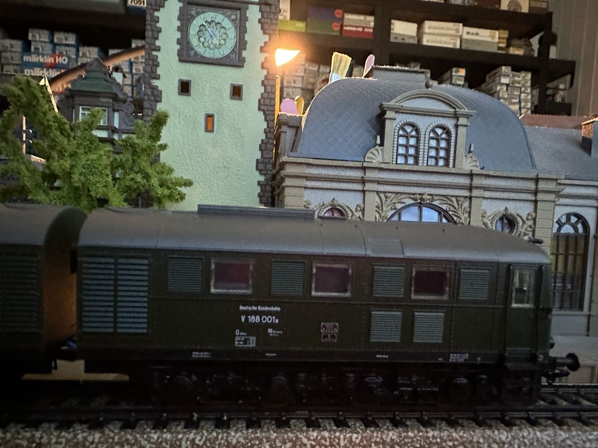 Märklin Modelleisenbahnen: Märklin 34282 DB BR V188 digital – Gebraucht aus Lupsingen von New-Haven 1