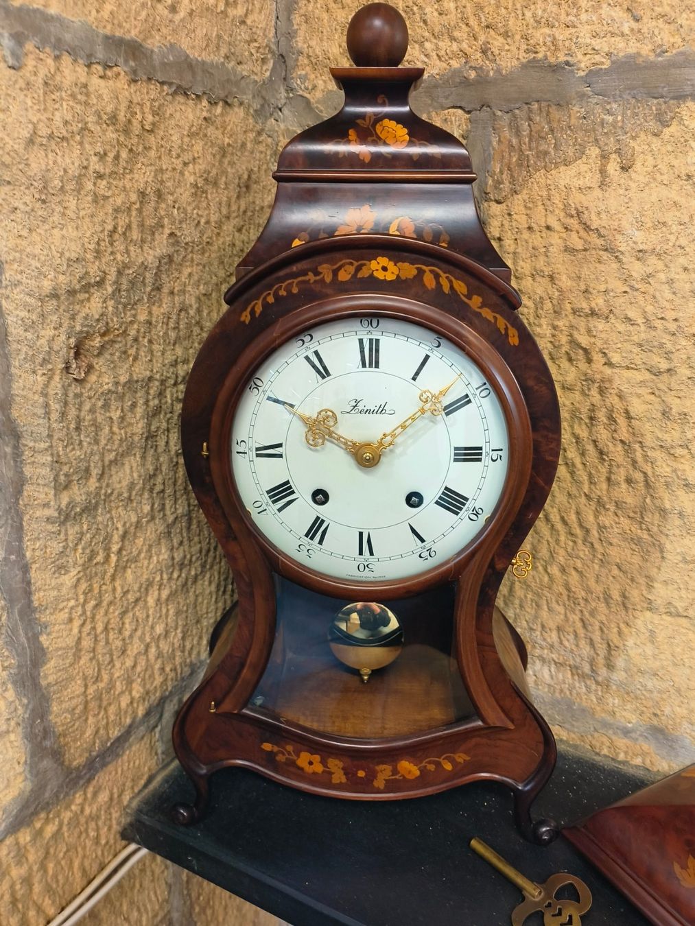 Zenith Stand- & Wanduhren: Zénith – Gebraucht aus La Chaux-de-Fonds von curtitswisswatches