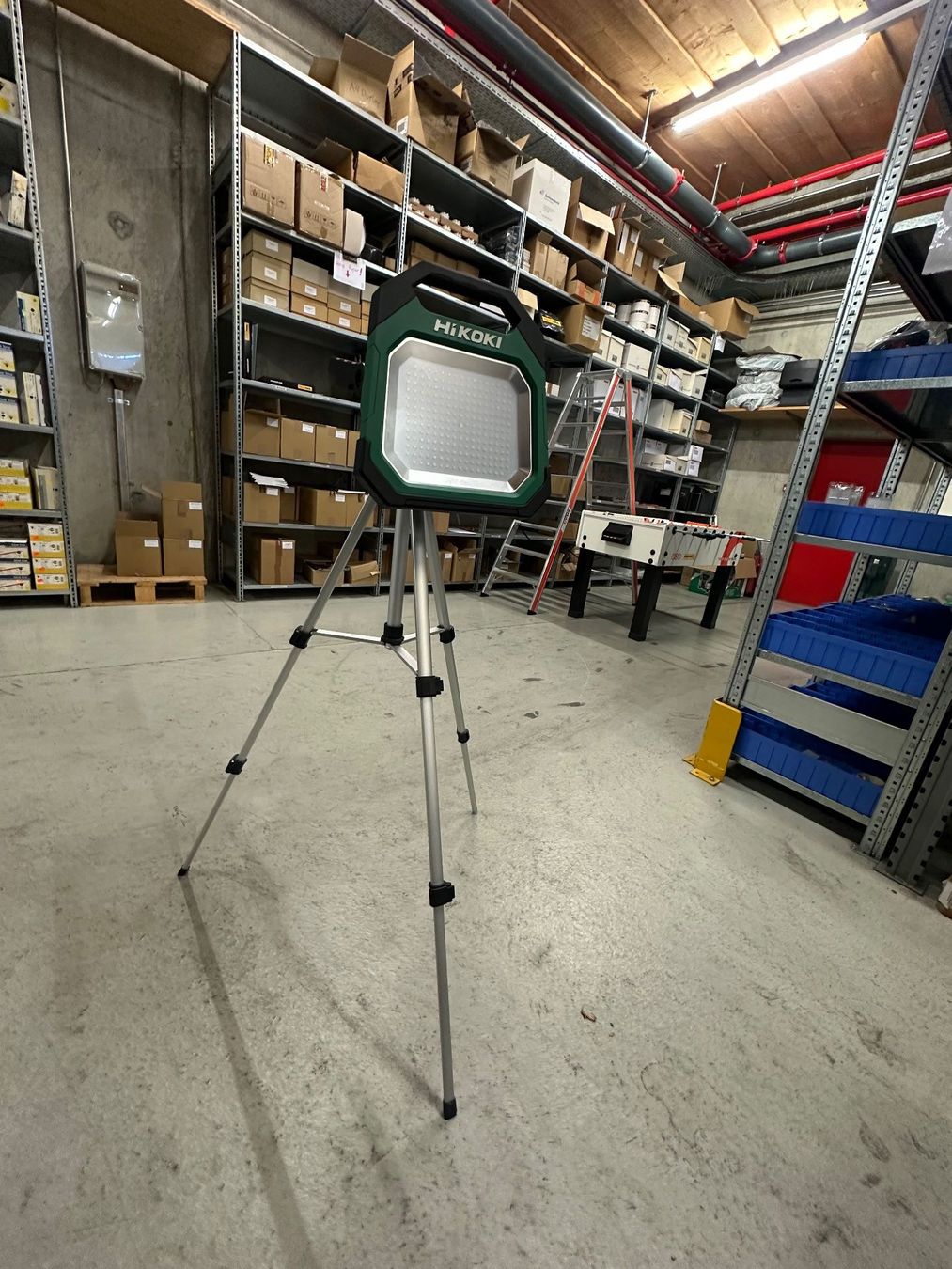 Hitachi Lampen: HIKOKI Akku LED-Baustellenstrahler UB18DD mit Stativ – Neu (gemäss Beschreibung) aus Uetendorf von Revotool 3