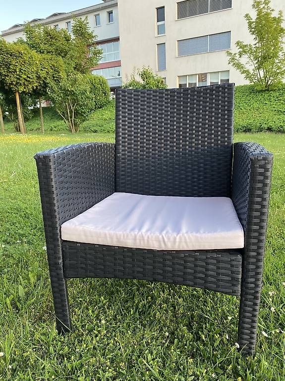 Chaises: Rattanstühle mit Tisch  – D'occasion à Kreuzlingen par Die_Nat 1
