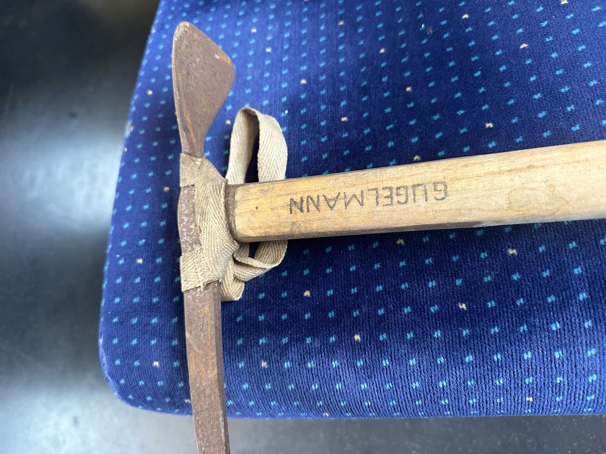 Kletterausrüstungen: Eispickel Guggelmann – Gebraucht aus Nürensdorf von maqopaqo