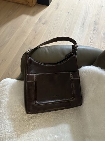 Braune Ledertasche von Reaction Kenneth Cole – perfekt für d
