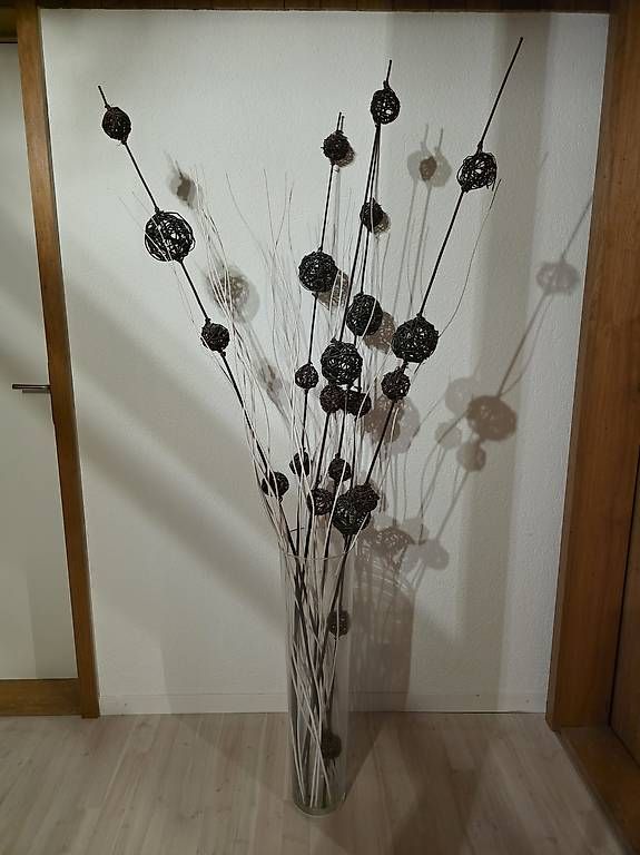 Alle Dekorationen: Grosse Glas Bodenvase inkl. dekorativer Holzstäbe – Gebraucht aus Rorschach von jrsarik