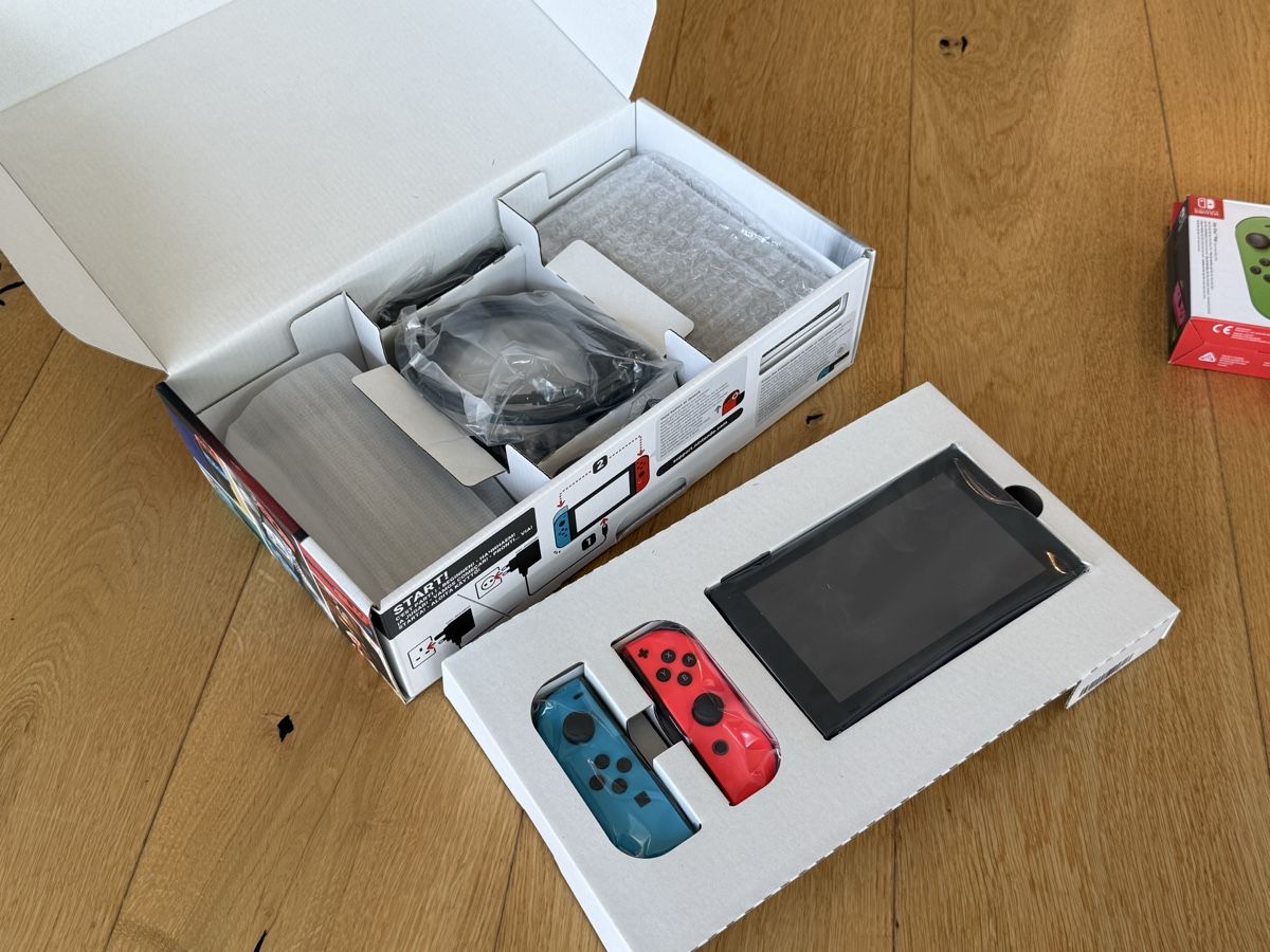 Nintendo Konsolen: Nintendo Switch Set - Top Zustand - OVP – Gebraucht aus Bettwiesen von J_Lino 6