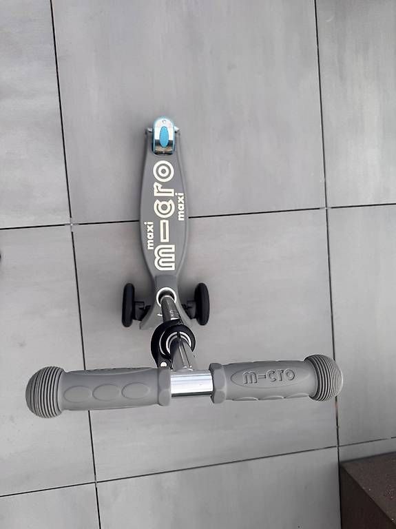 Kickboard: Micro Maxi Kinderroller grau  guter Zustand – D'occasion à Meggen par inf_sj2l 2