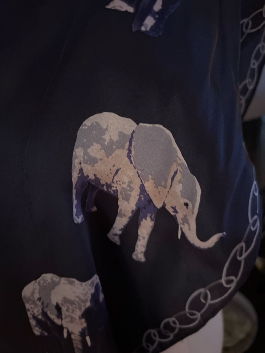 Foulard & Sciarpe: Seidenschal mit Elefanten, Dunkelblau! – Nuovo (secondo la descrizione) da Embrach venduto da Dmoney 1