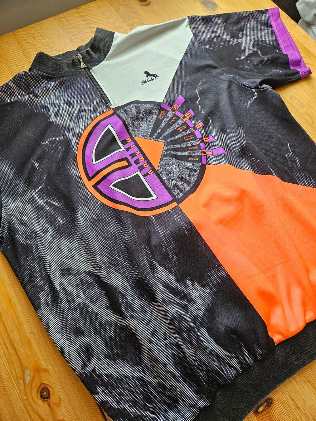Leibchen & Hosen: Radtrikot Blacky vintage Grösse XL Velo Fahrrad Trikot – Gebraucht aus Hägglingen von United-Village-Trade 1