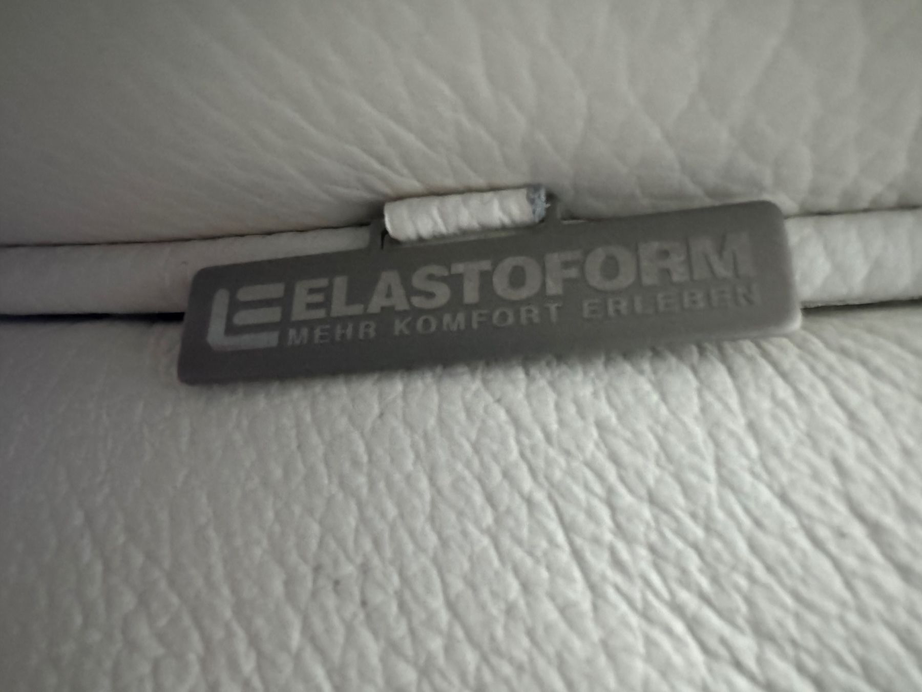 Poltrone: Sessel, weisses Leder, – Difettoso da Einsiedeln venduto da Svenkurt 2