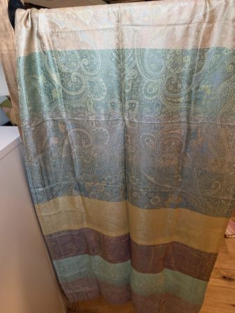 Großer, sehr weicher Schal mit Paisley-Muster – Pastellfarbe