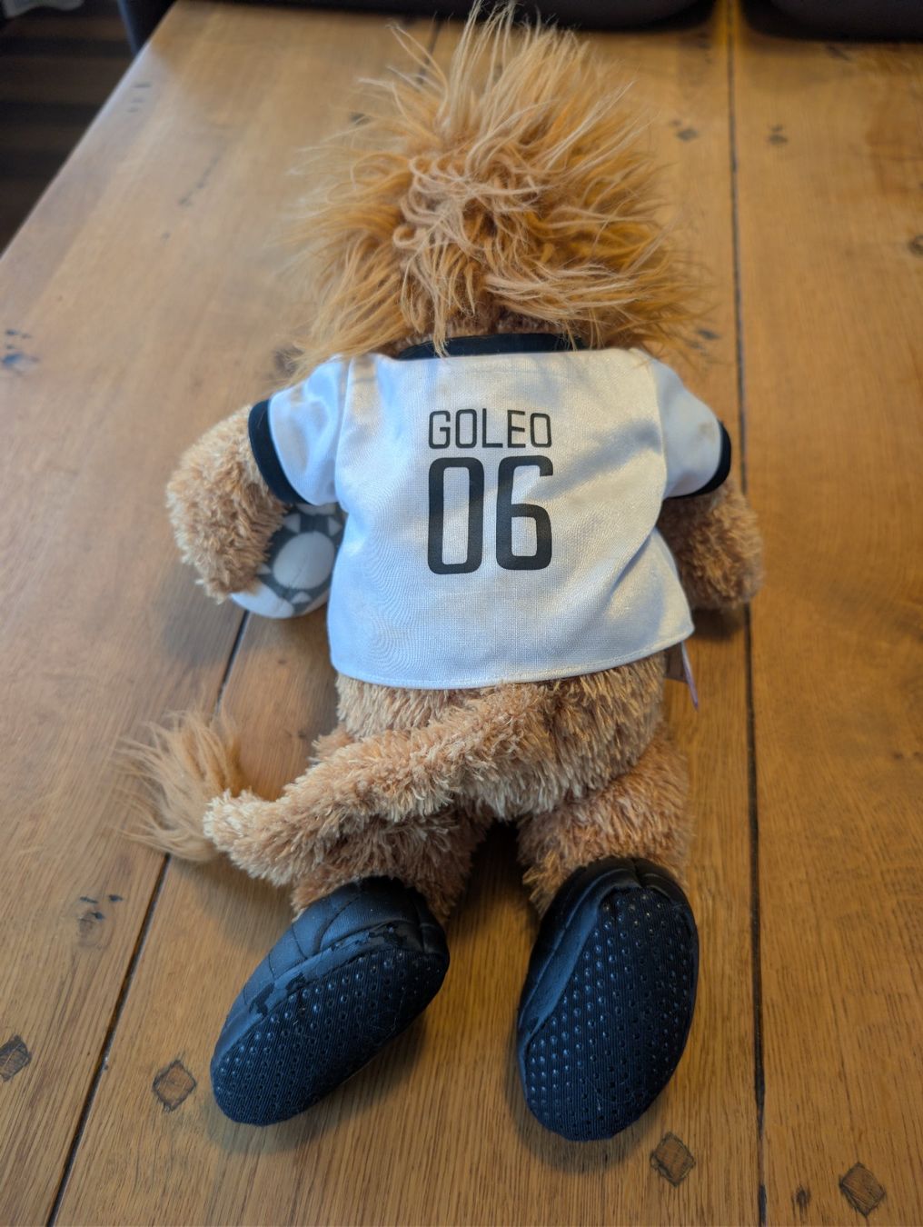 Giocattoli: WM 2006 Maskottchen Goleo Plüschtier mit Ball – Usato da Stein AR venduto da Bibabo12 3