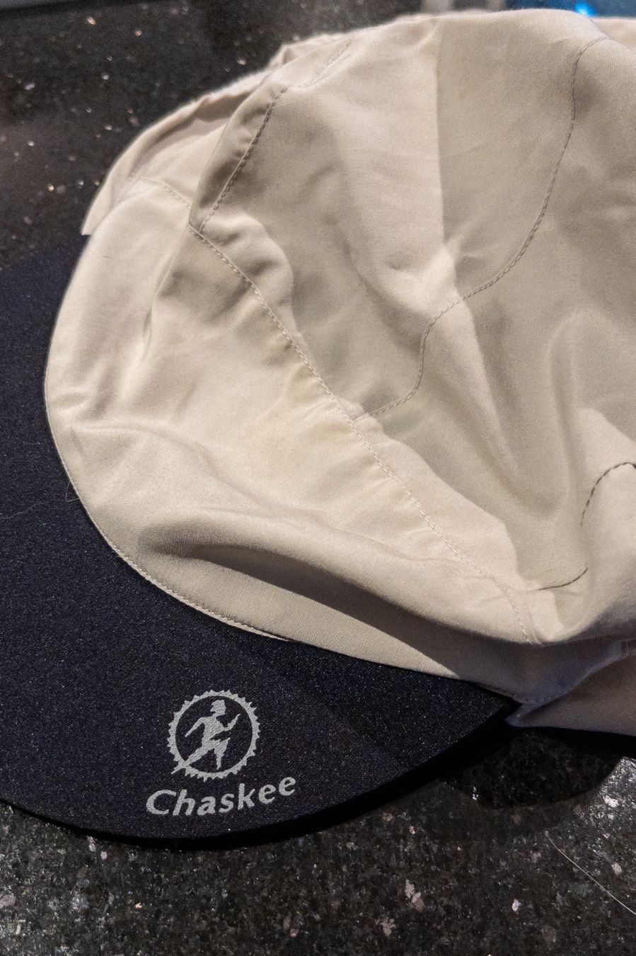 Sonstige Kleidung & Accessoires: Chaskee   Desert Microfiber - Beige – Gebraucht aus Berneck von Tschikka 1