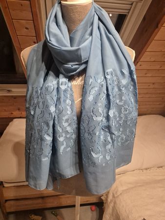 Damen Schal hellblau mit Muster guter Zustand