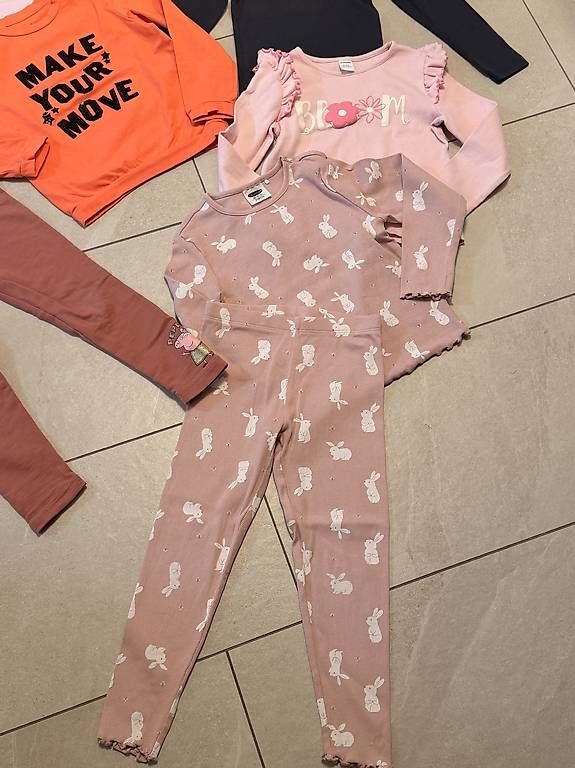 Lotti & Set di vestiti: Kleiderpaket Mädchen, lang, 110, 11-teilig – Usato da Wilen b. Wil venduto da carpediem25 3