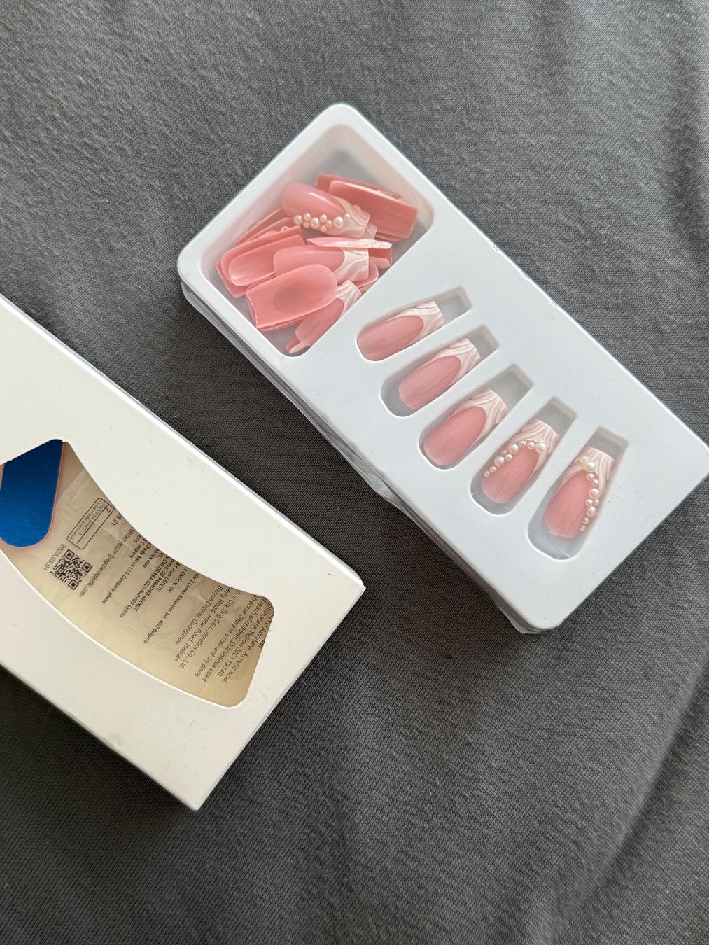 Ongles artificiels: Press on Nails – Neuf avec emballage d'origine à Baar par and_x9gz 1