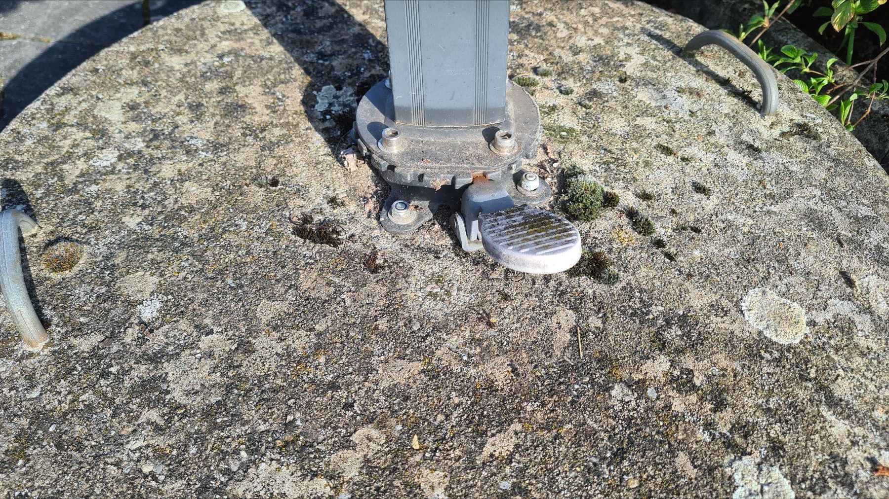 Altro: Robuster Sonnenschirmständer aus Stein mit Rollen! – Usato da Hombrechtikon venduto da Arica1 2