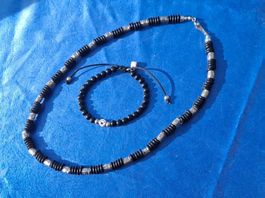 Lot 2 Stk Herrenschmuck. Halskette und Armband, Black