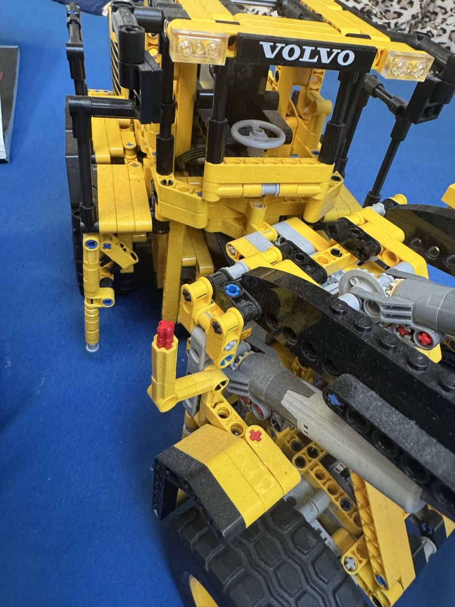Lego Kit di costruzioni: Lego Technic 42030 Volvo Radlader – Usato da Breitenbach venduto da D4RIO99 6