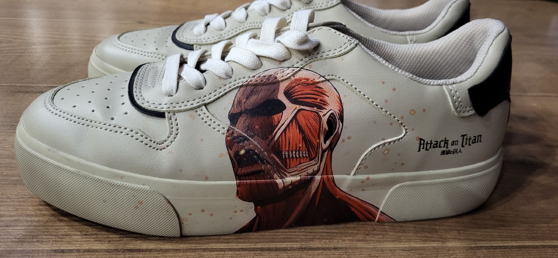 Bershka Scarpe da uomo: Attack on Titan Sneaker, Grösse 42 – Usato da Kaltbrunn venduto da BarbaraR 2