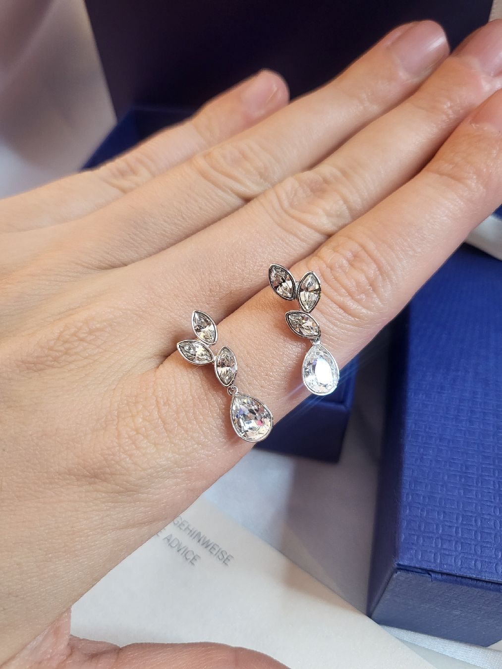 Swarovski Orecchini pendenti & Orecchini a lobo: NEUE Swarovski Ohrringen  – Nuovo e nell'imballaggio originale da Hellbühl venduto da d.d.d.125 4