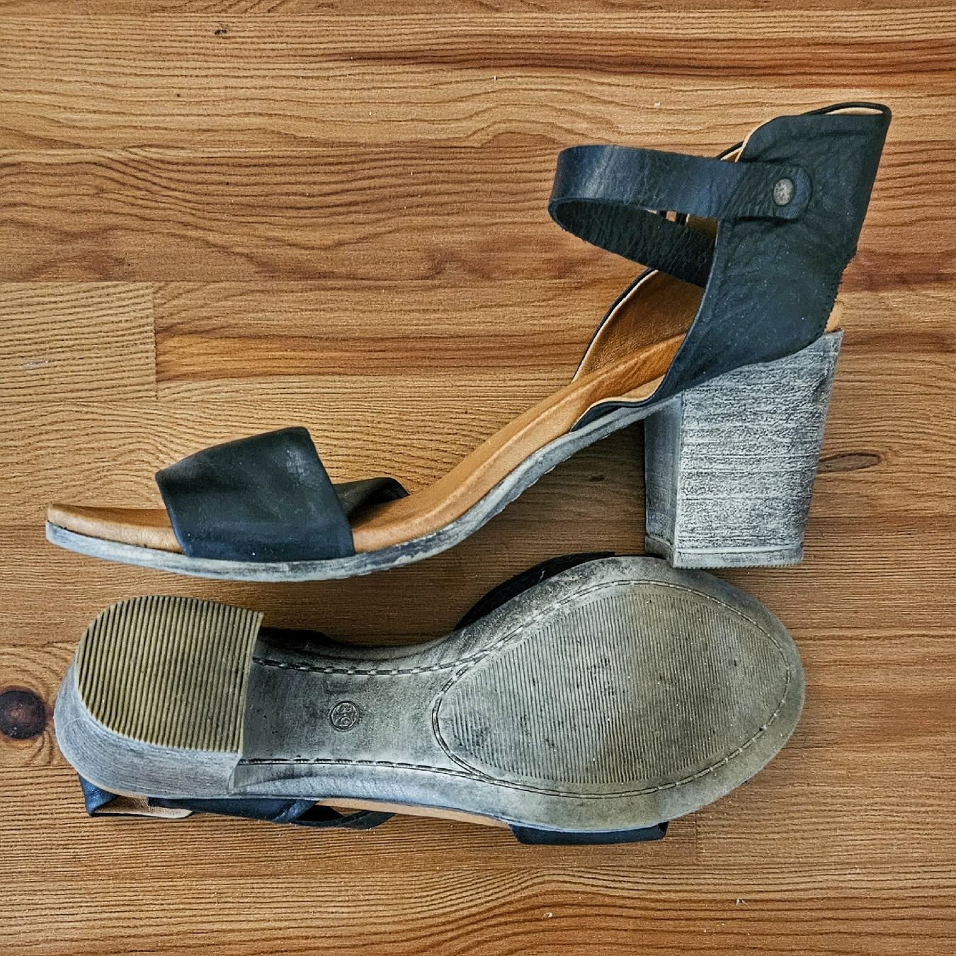 Damenschuhe: Schwarze PIER ONE Sandalen mit Absatz, Grösse 39 – Gebraucht aus Köniz von Crispx 1