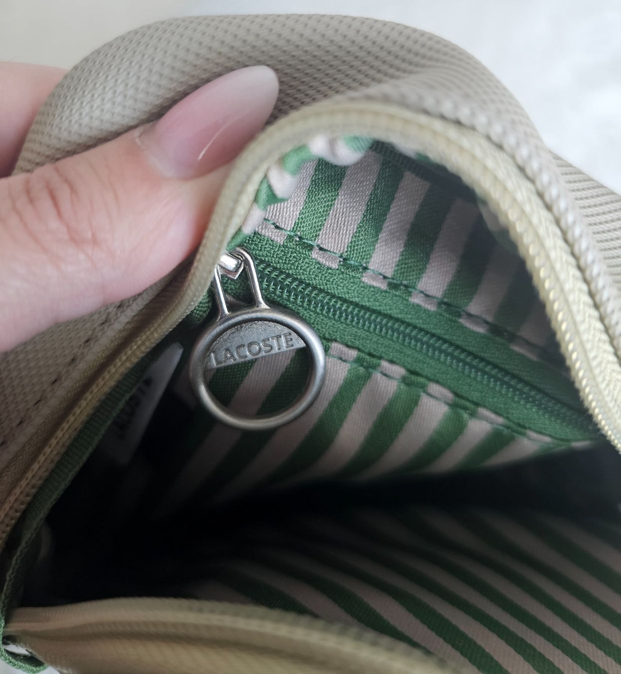 Lacoste Taschen: *LACOSTE *Original Umhängetasche – Gebraucht aus Bronschhofen von Xena37 8