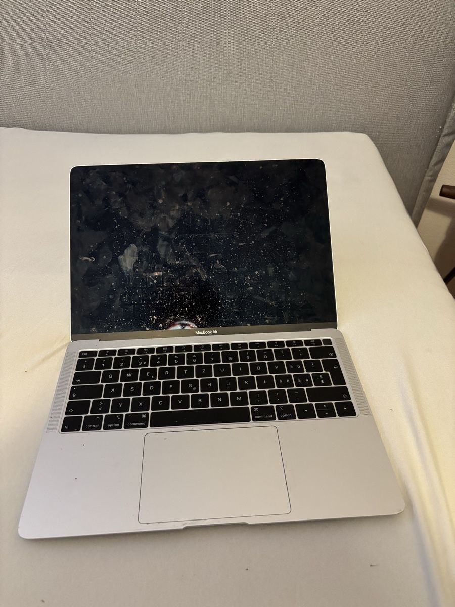 Apple Notebook:     MacBook Air 2020 Intel (A2179) – Usato da Chur venduto da zue_m8ck 3