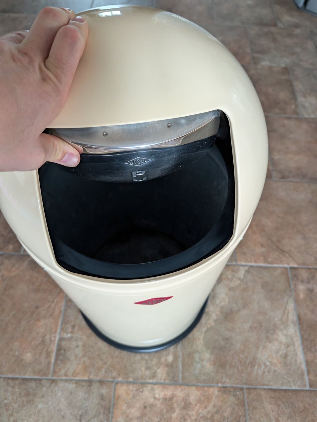 Wesco Cestini per rifiuti: Wesco Pushboy Abfalleimer 50L beige – Usato da Oberhasli venduto da Sepp33 7