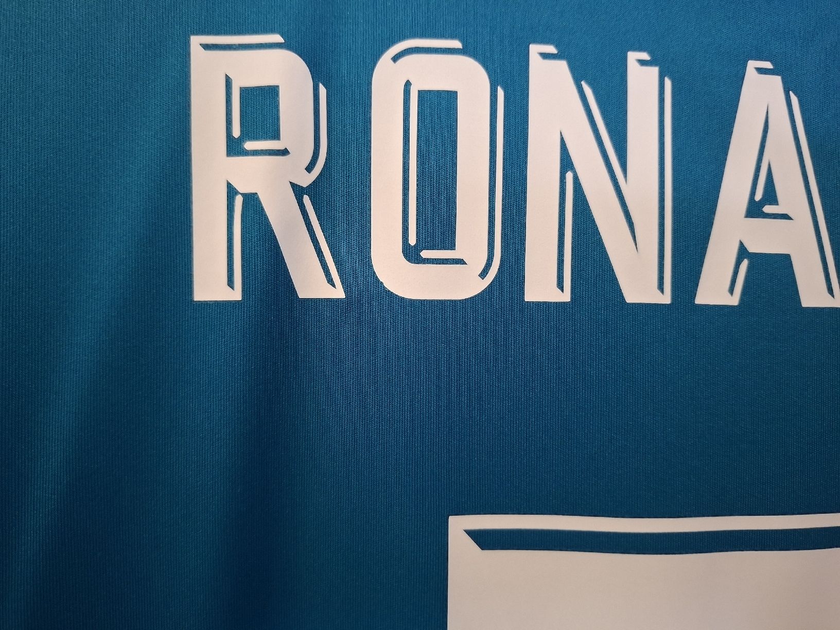 Real Madrid Leibchen & Hosen: RONALDO #7 Original Real Madrid 2017-18 Third Trikot – Gebraucht aus St-Léonard von SwissDealsJersey 4