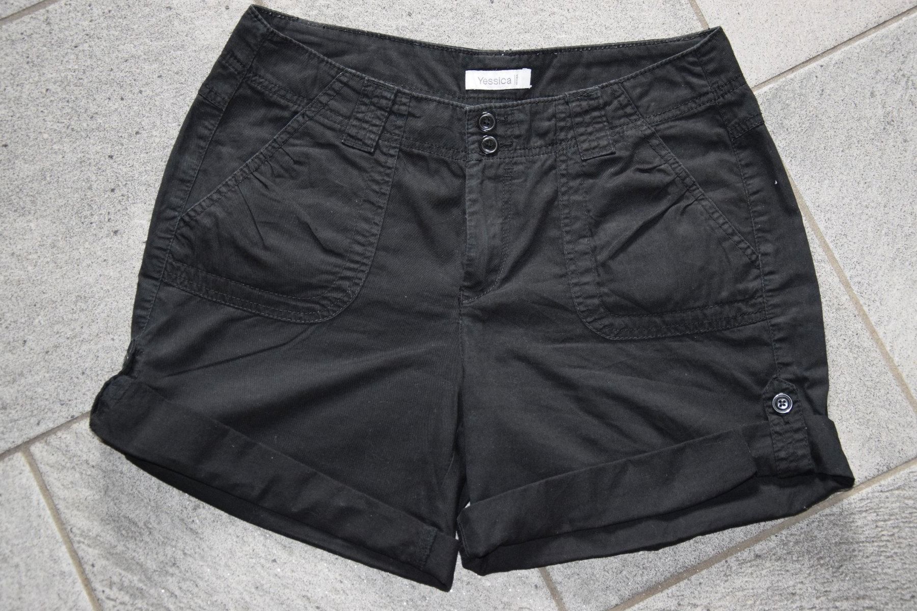 C&A Pantaloni: Damen Shorts C&A gr. 38 – Usato da Mezzovico venduto da finsteraar