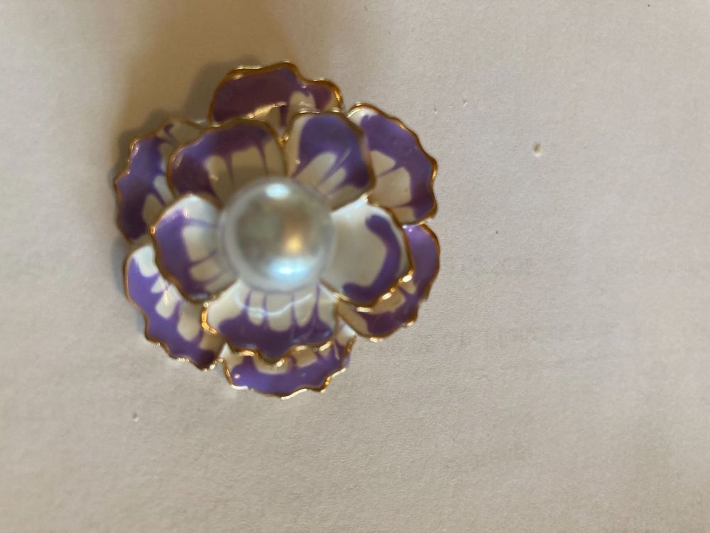 Lila Blumen Brosche Für Damen – Elegante Kristallbrosche Als Schmuck Für Kleidung