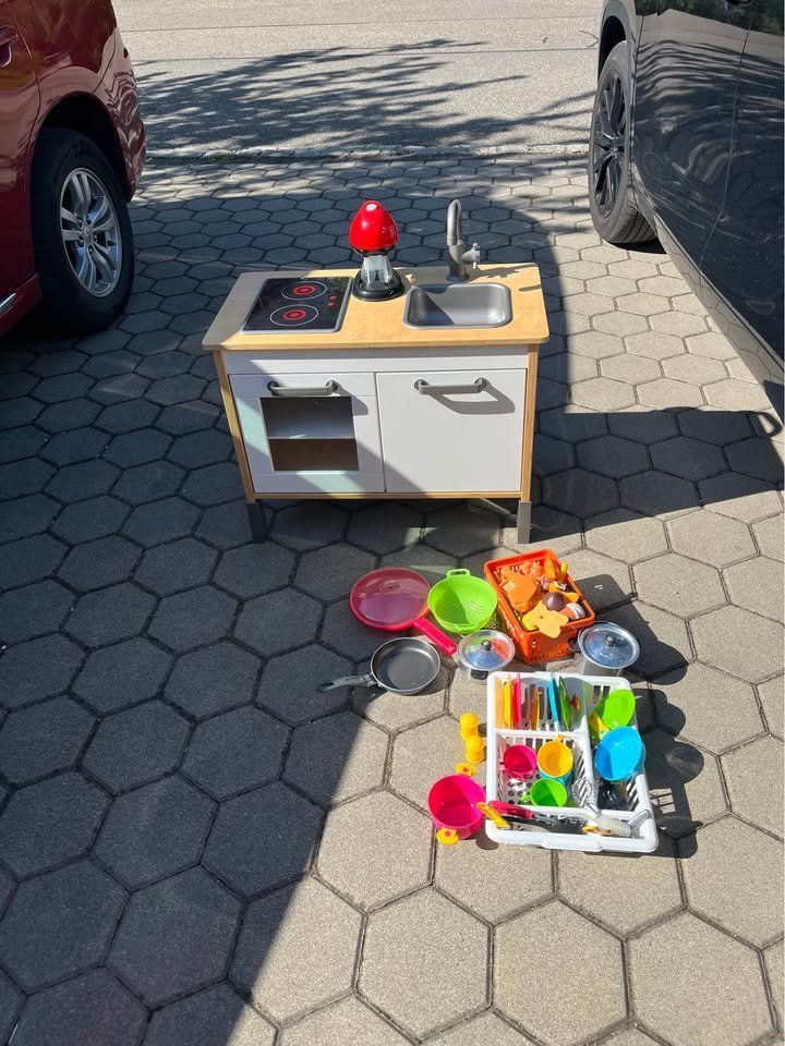 Giocattoli: Kinder Küche mit Zubehör – Usato da Frenkendorf venduto da p_timea