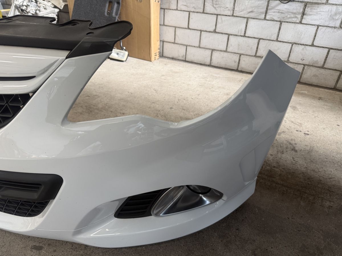 Opel Tutti pezzi di ricambio auto: Opel Corsa D OPC Stosstange Facelift – Usato da Schaffhausen venduto da sabdiu 2