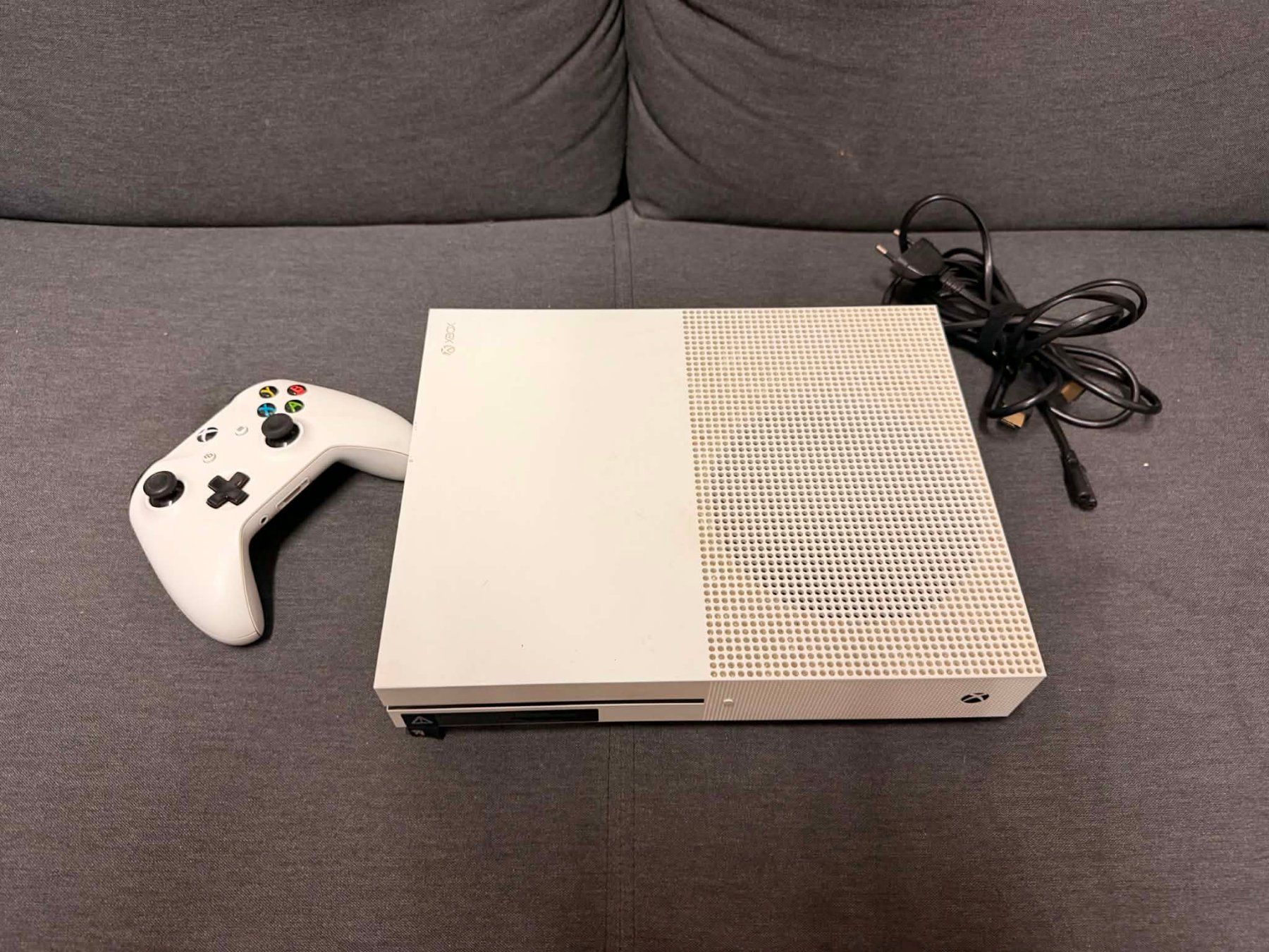 Microsoft Konsolen: Console Microsoft Xbox One S – Gebraucht aus Giubiasco von Ticinerd