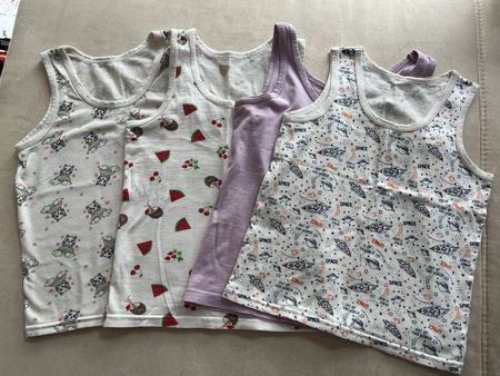 4 T-shirts 5-6J
