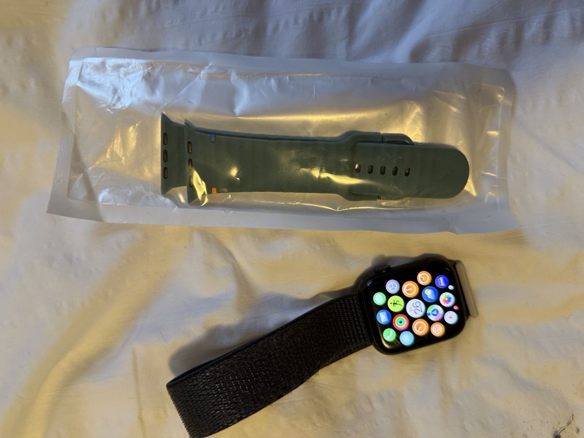 Apple Bracciali & Braccialetti: Apple Watch Armband gruen Neu  – Nuovo e nell'imballaggio originale da Necker venduto da martin_zizou