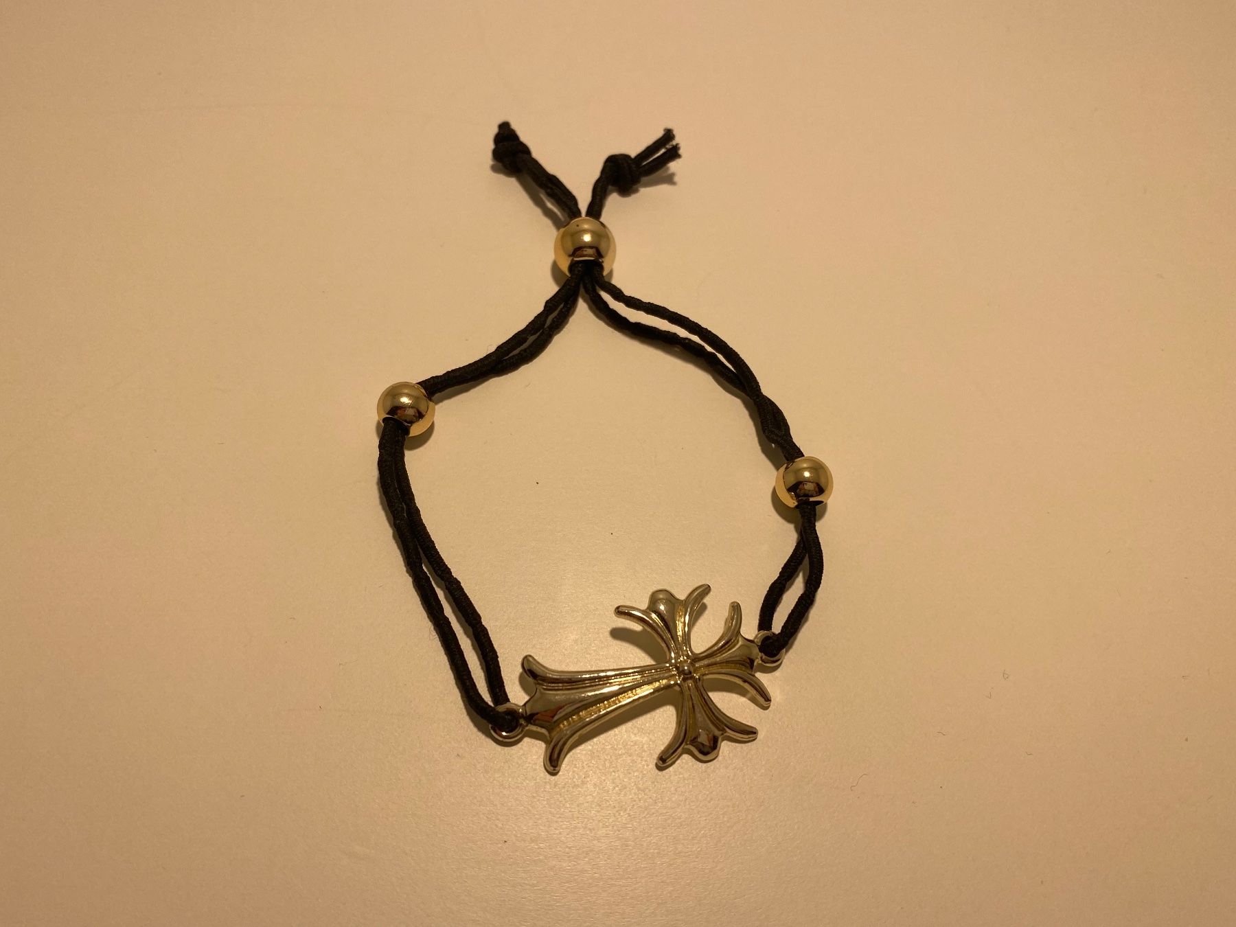 Ketten: Armband mit Kreuz (Modeschmuck) – Gebraucht aus Merenschwand von R-R-R