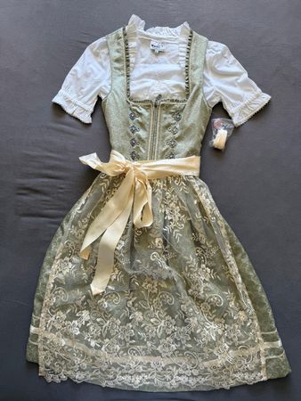 Dirndel / Bayerisches Trachtenkleid