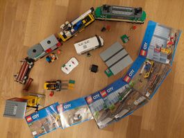 grosses Lego Eisenbahn Set: Personenzug + Güterzug + Schiene