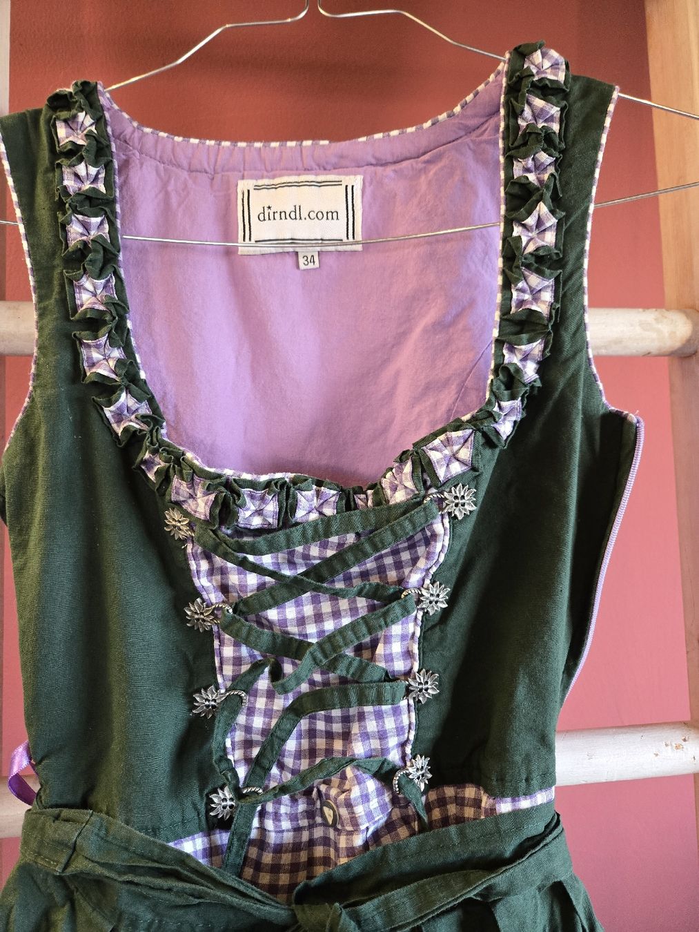 Costumi: Dirndl Set dirndl.com Grösse 34 mit Bluse Grösse 36 grün – Usato da Gutenswil venduto da Spomi 1