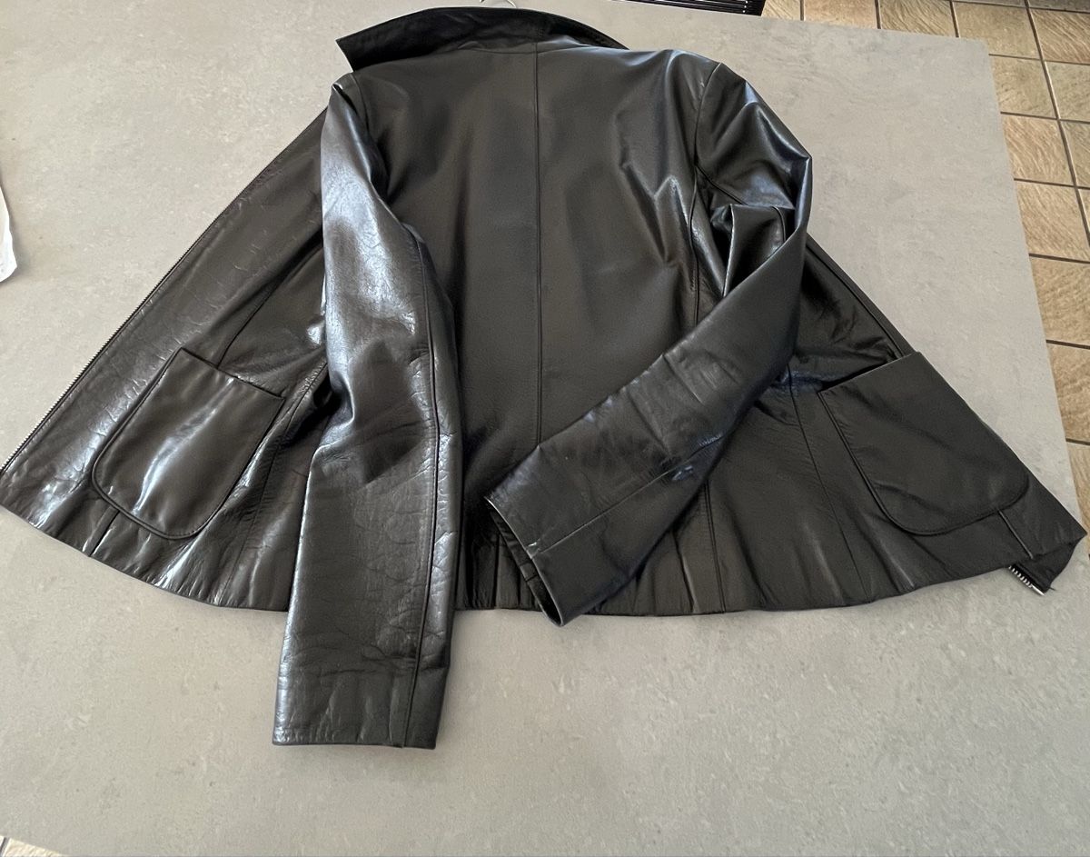 Esprit Giacche: Veste en cuir véritable Esprit, noire, taille L – Usato da Marly venduto da 21ypsilon 5